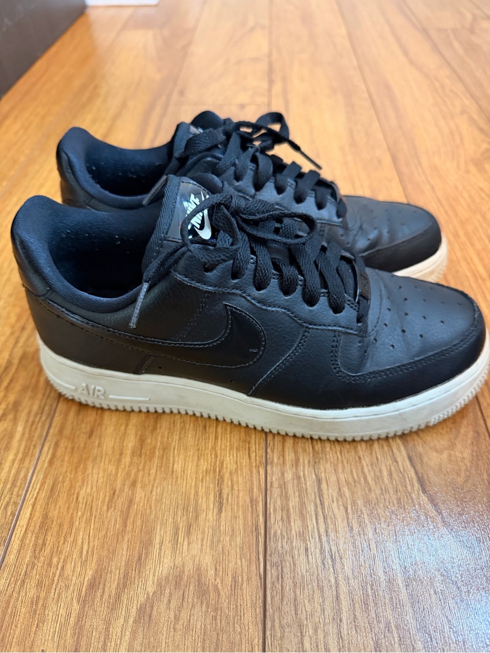 Nike Men’s or Women’s Low Top Air Force 1 Sneakers Size 7.5 Men, 9 Women